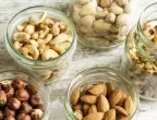 Jak je užitečnější konzumovat ořechy - pražené nebo syrové