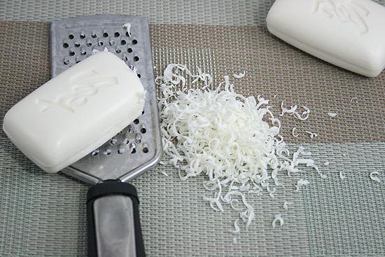 jak vyrobit falešný sníh z mýdla
